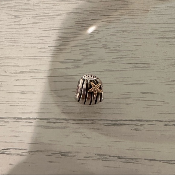 PANDORA Seashell Charm - Picture 3 of 4